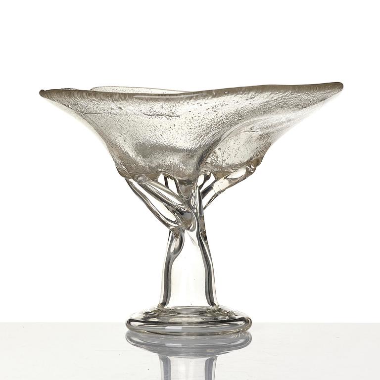 Oiva Toikka, a "Pinja" footed glass bowl, Nuutajärvi, Notsjö, Finland, probably 1980s.
