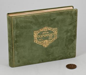 BOK samt MINNESMYNT, "V Olympiaden, i bild och ord", samt "Till Minne af Olympiska spelen Stockholm 1912".