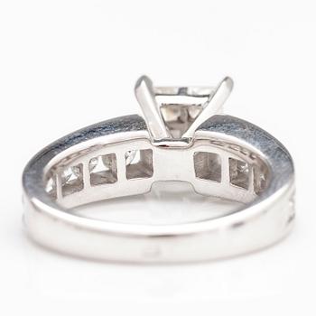 SORMUS, 14K valkokultaa, briljantti- ja princess hiottuja timantteja n. 1.37 ct yht.