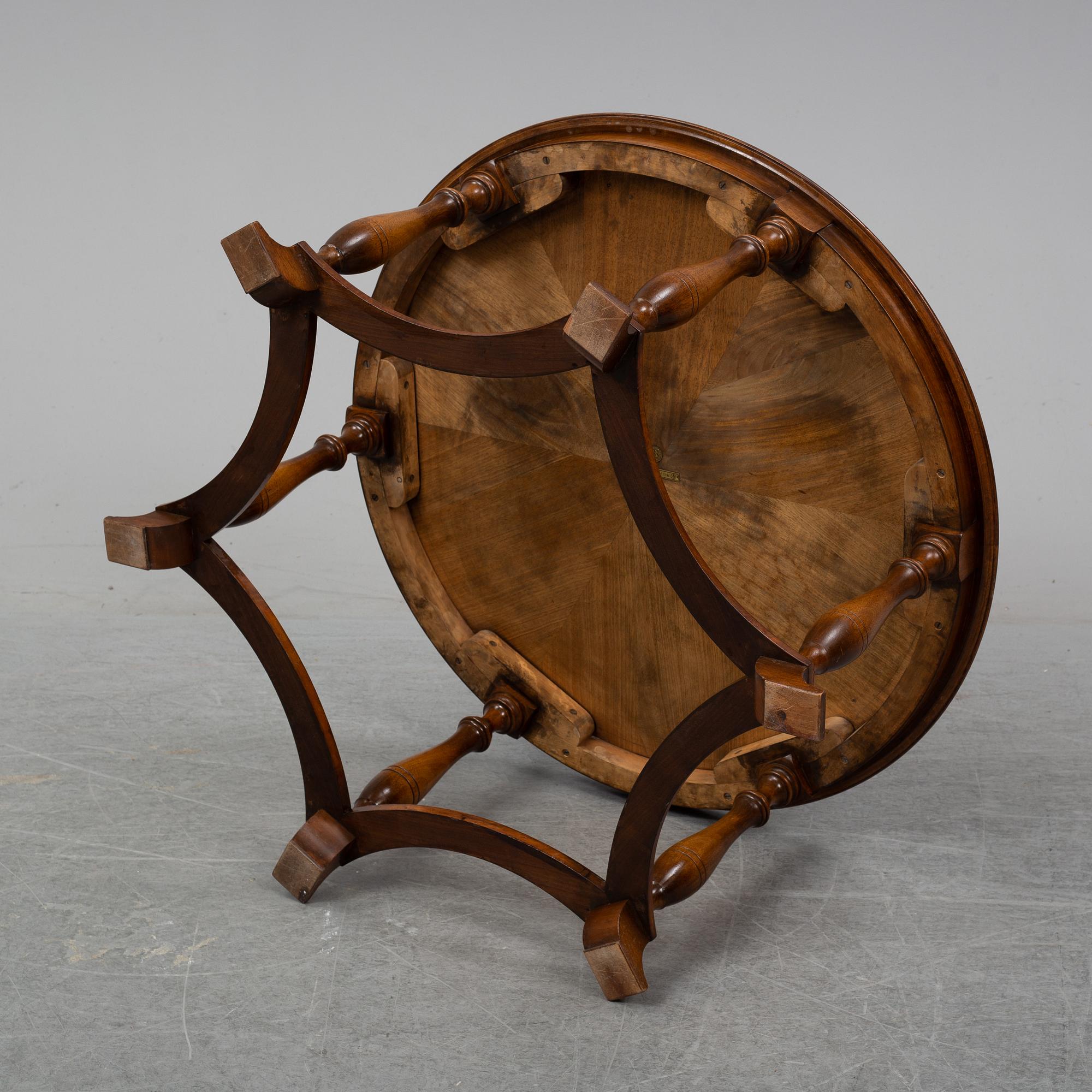 SVEN THORESEN & TORGNY ROLLOF, A mahogany coffee table, Nordiska Kompaniet, 1940.
