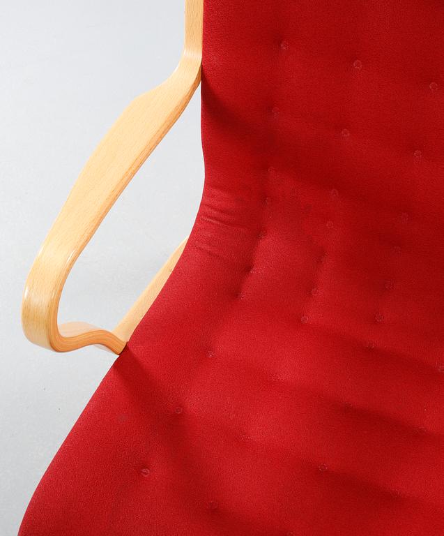 A "Mina" armchair by Bruno Mathsson, Mathsson International, 1995.