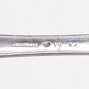 12 pieces of silver cutlery, P Enroth, 1804, and Markströms Guldsmeds Ab K G, 1924.