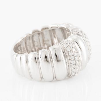 Ring 18K white gold set with brilliant-cut diamonds.