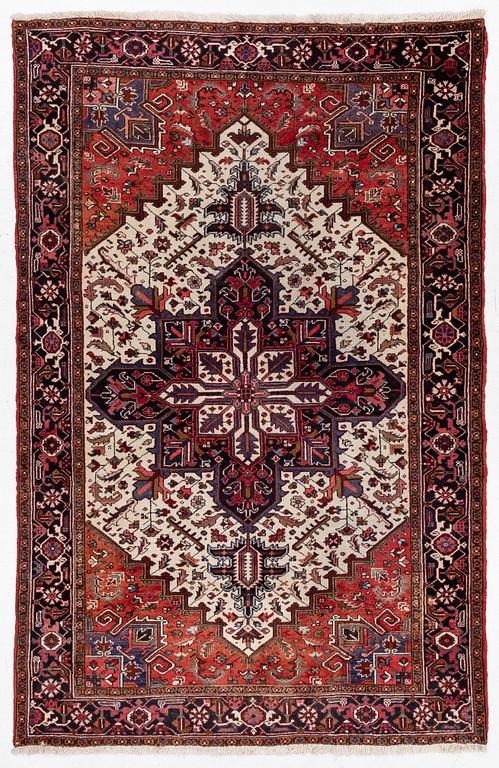 Rug, Heris/Gorovan, approx. 300 x 195 cm.