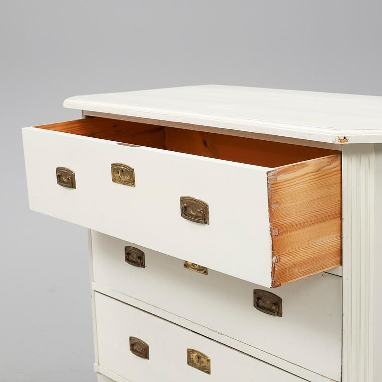 A first half of the 20th Century Gustavians style chest of drawers.