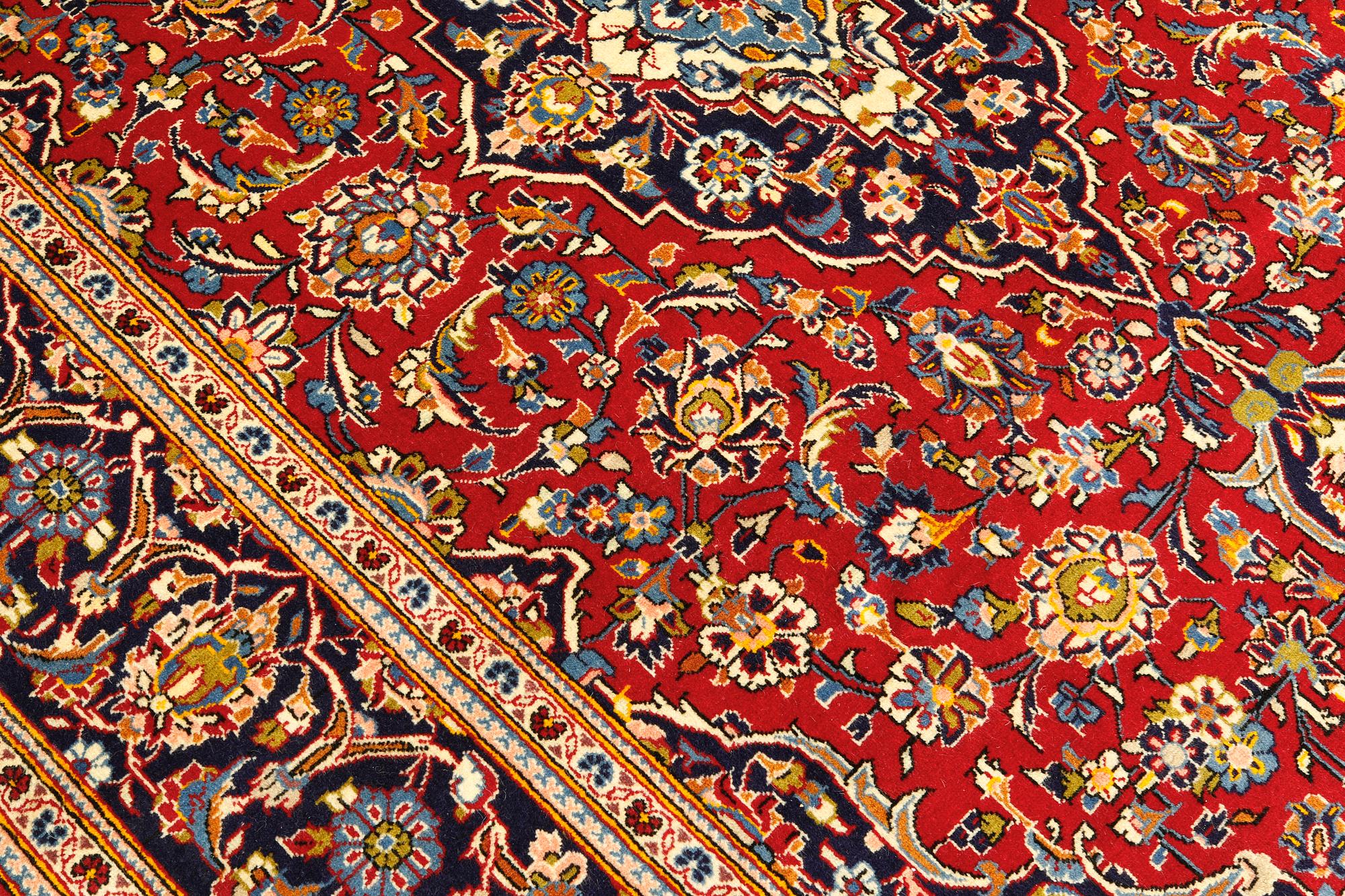 A Keshan rug, approx. 305 x 194 cm.