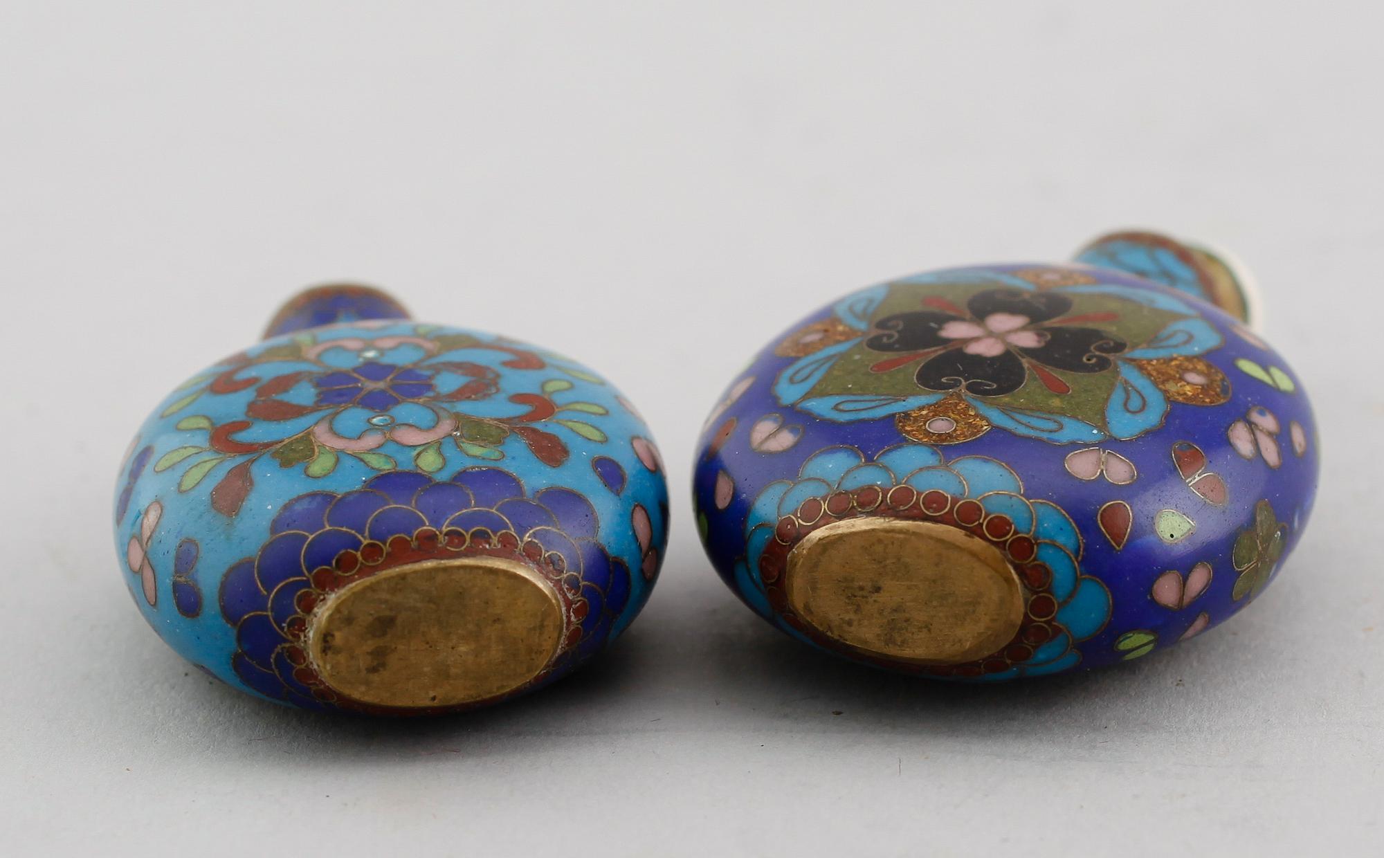 SNUSFLASKOR, 2 st, cloisonné, Kina, 1800-/1900-tal.