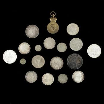 PARTI SILVERMYNT SAMT MEDALJ, Sverige resp Österrike, 1500-1900-tal. Silvervikt ca 270 gram.