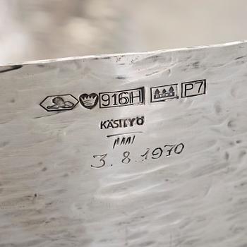 Tapio Wirkkala, boolimalja ja -kauha, hopeaa, palisanteri, Kultakeskus, Hämeenlinna, 1969.