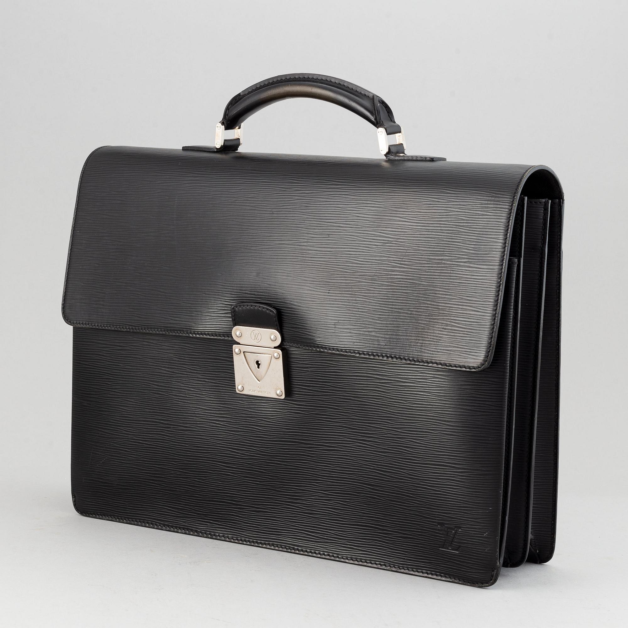 Louis Vuitton, a 'Neo Robusto' briefcase.