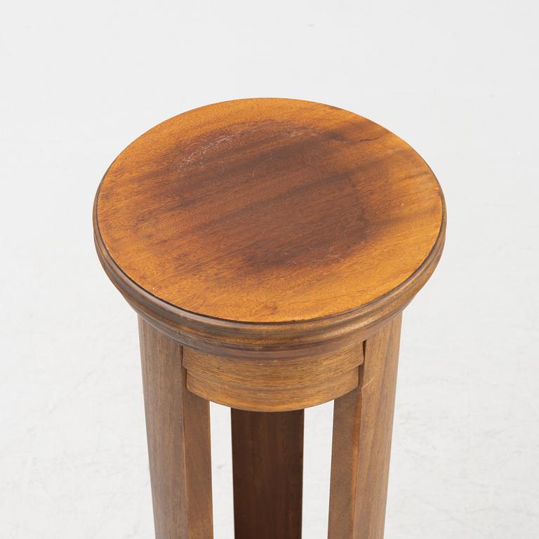 A Mahogany Veneer Pedestal, 1930-40s.