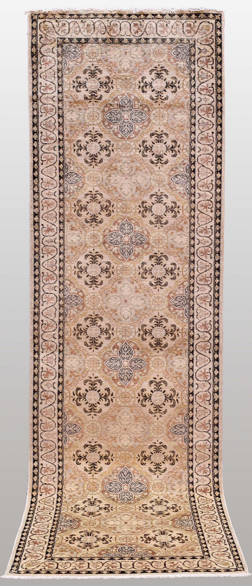 A runner, Ziegler design, ca 313 x 96 cm.