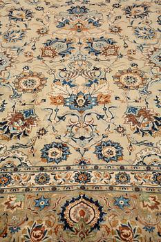 A carpet, Old Kashan, ca 421,4 x 322,5 cm.