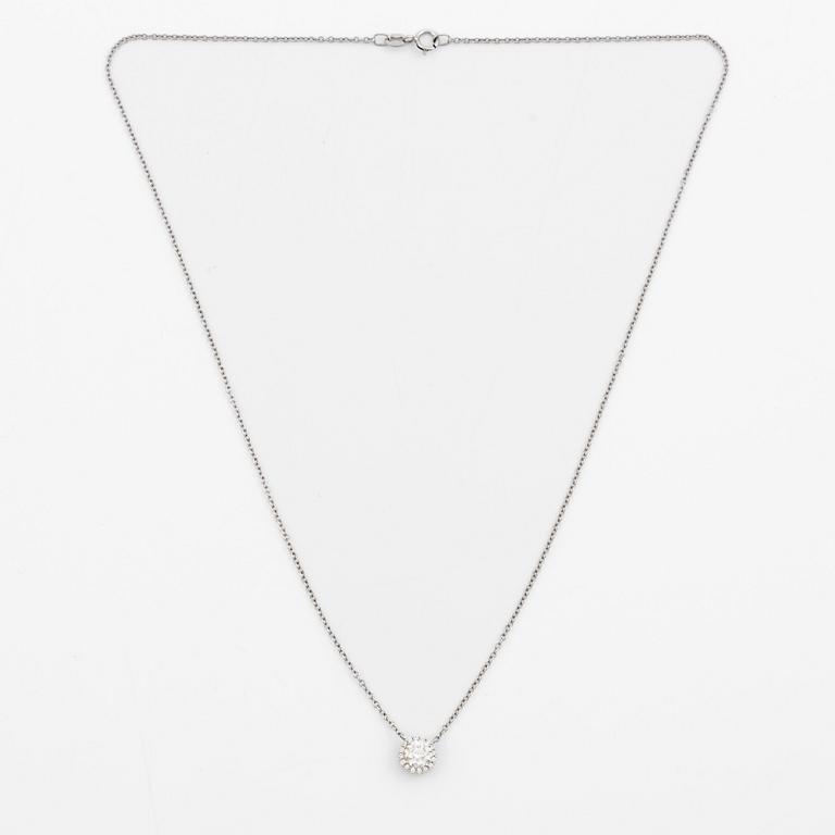Collier 18K vitguld med briljantslipad diamant.