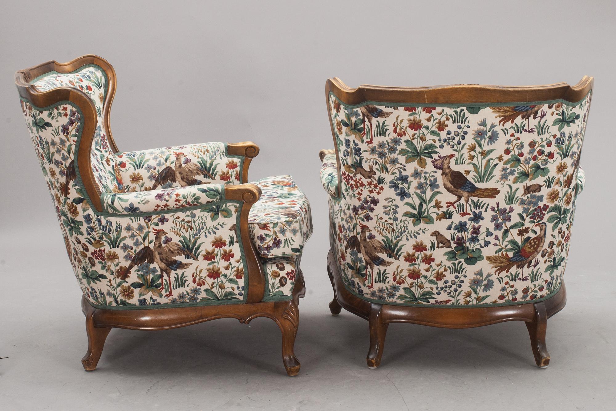 FÅTÖLJER, ett par. Chippendalestil. 1900-tal.