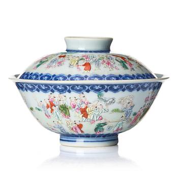 1049. A famille rose 'boys at play' cup with cover, Qing dynasty, Qianlong mark.