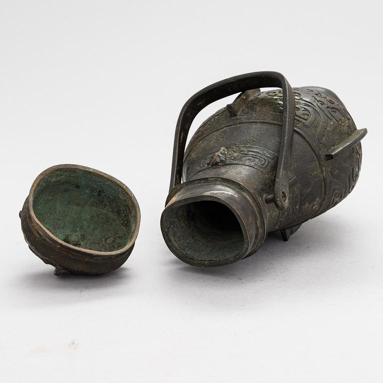 Kannellinen ruokarasia, pronssi, luultavasti 1900-luku.