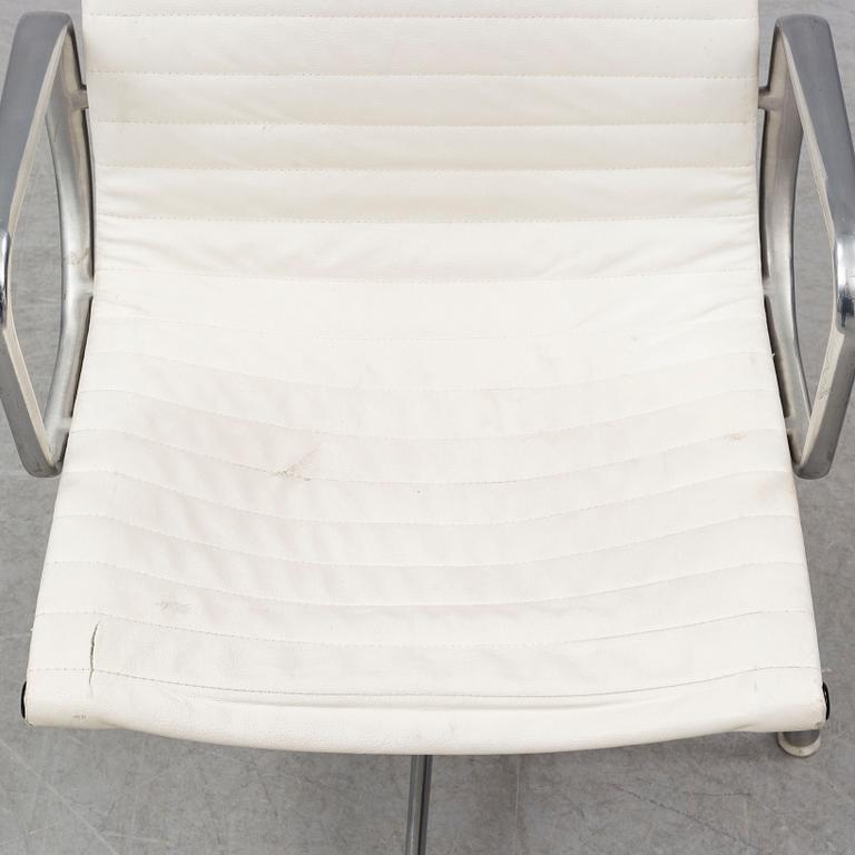 A second half of the 20th century chair by Charles & Ray Eames, no 938-138, Herman Miller.