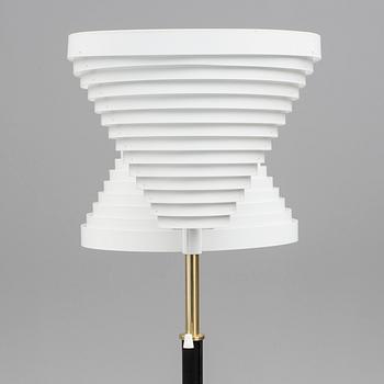 GOLVLAMPA, "modell A810", Alvar Aalto, Artek, Finland, 1900-talets andra hälft.