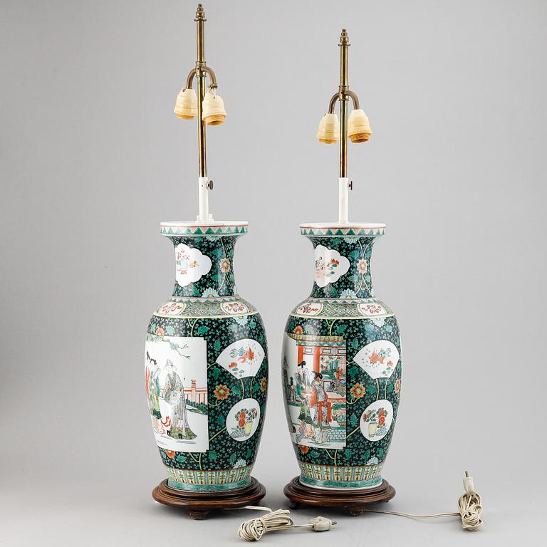 A pair of Chinese famille verte vases turned into table lamps, 20th century.