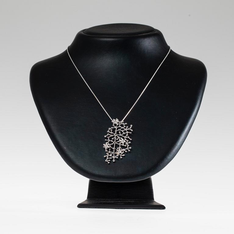 HALSSMYCKE, Tapio Wirkkala, Kultakeskus, Tavastehus. 1900-talets slut/2000-talets början.