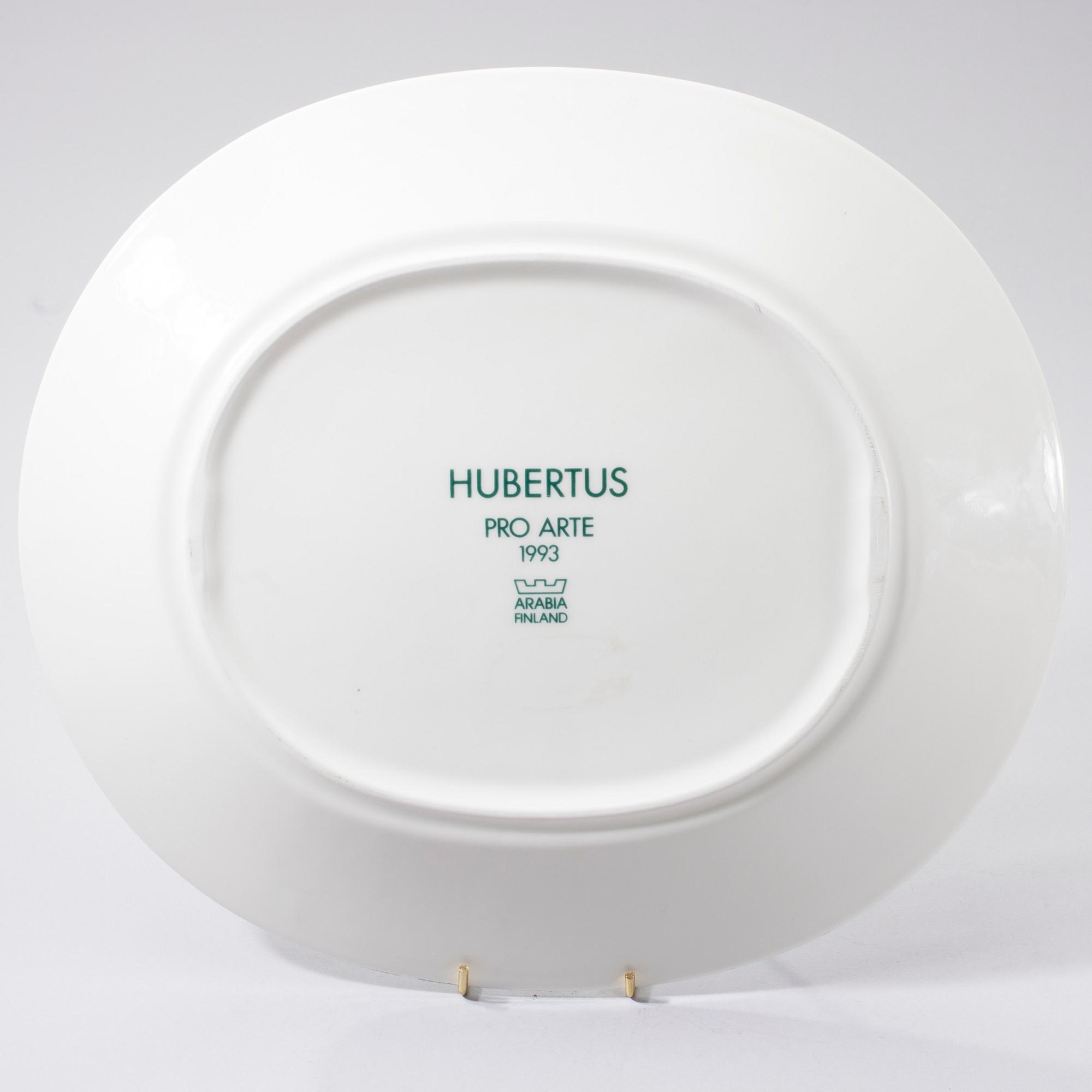 FAT, porslin, signerad DF, stämpelmärkt Hubertus Pro Arte 1993, Arabia Finland.
