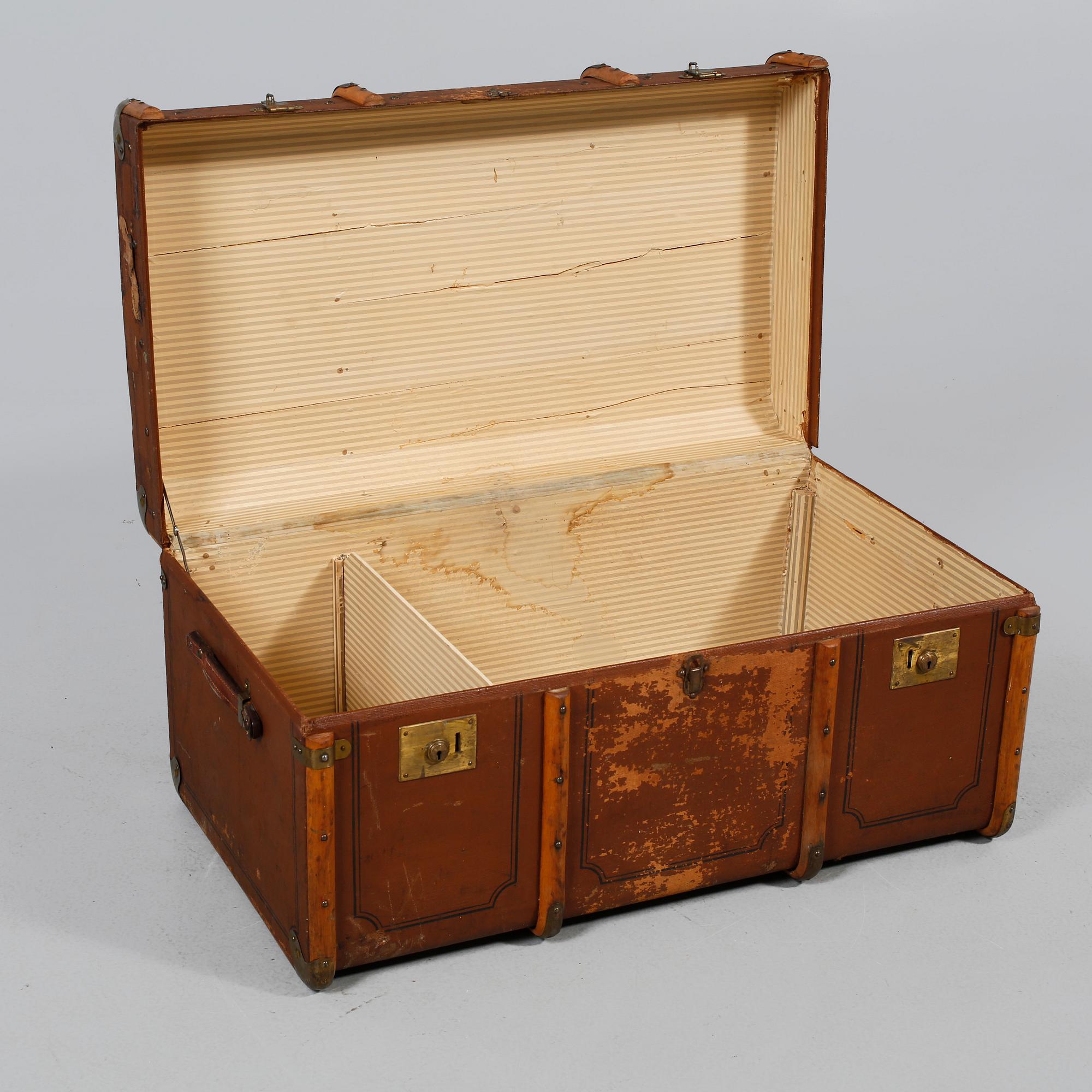KOFFERT, 1900-talets första hälft.