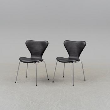 a set of six 'Sjuan' leather chairs by Arne Jacobsen, for Fritz Hansen.