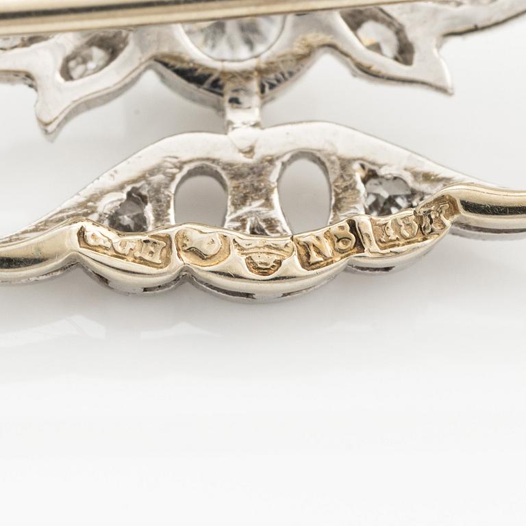Brosch, CG Hallberg, 18K vitguld med diamanter.