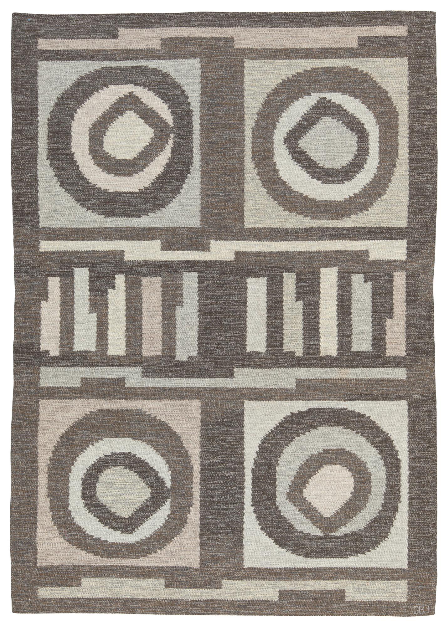 CARPET. Flat weave. 242,5 x 170,5 cm. Signed GBJ as well as a weavers signature in the form of a light blue square.