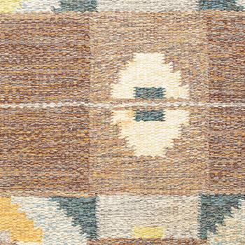 Ingegerd Silow, a flat weave carpet, signed IS, ca 307 x 190 cm.