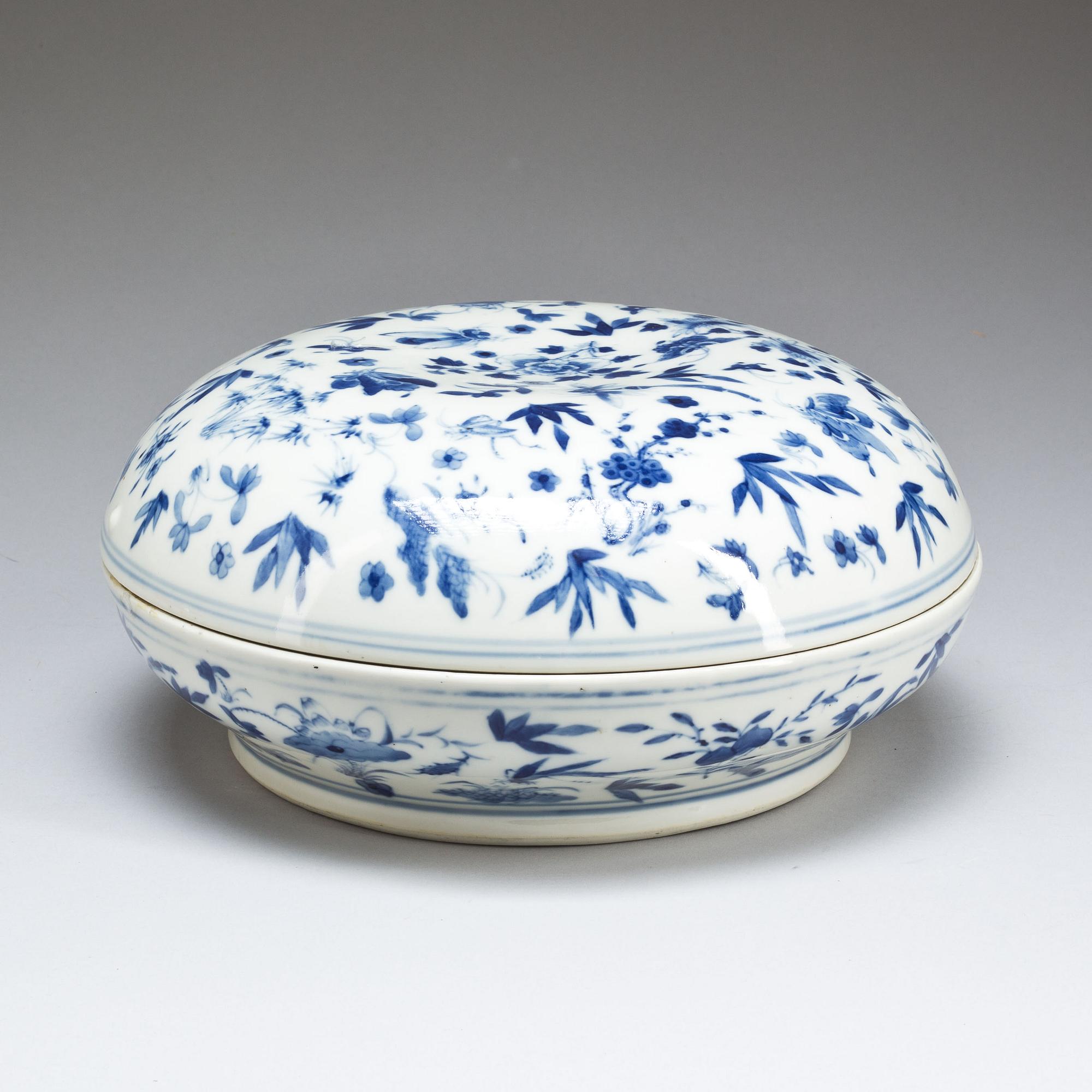 SKÅL MED LOCK, porslin, orientalisk, modern tillverkning.