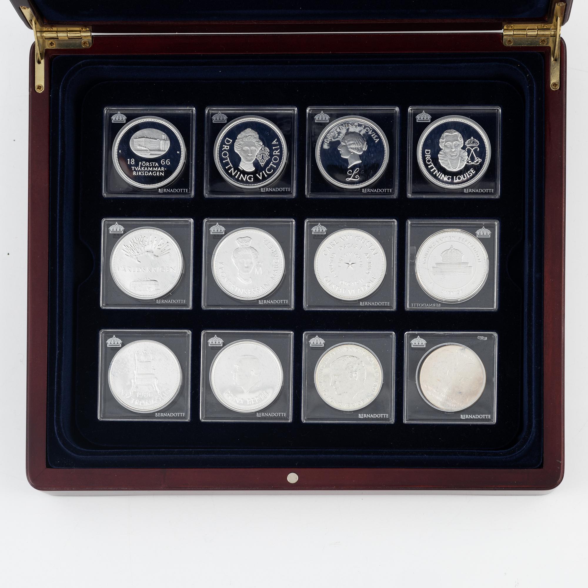 Medaljer,  24 st, silver, "Konungaätten Bernadotte", Mynthuset Sverige.