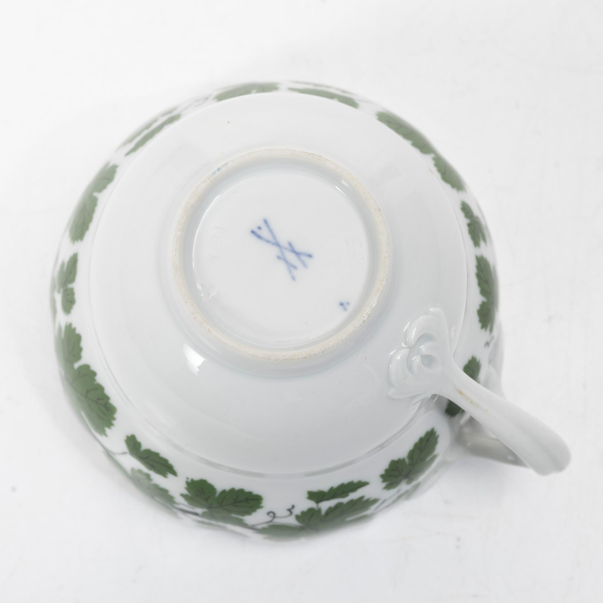 A 117 part service, Meissen, first half of the 20th century.