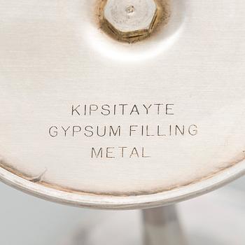 Tapio Wirkkala, kynttilänjalkoja, 3 kpl, hopeaa, "Trumpetti", Kultakeskus, Hämeenlinna 1988-2003.