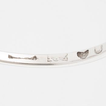 Ring 18K vitguld med morganit och briljantslipade diamanter.