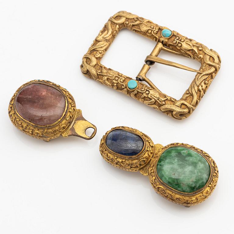 Bältesspännen, två stycken. Qingdynastin, 1800-tal.