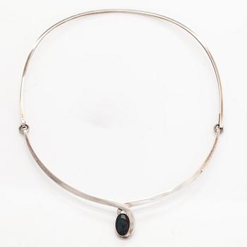 Kaunis Koru, necklace and earrings, spectrolite, silver, 1992.