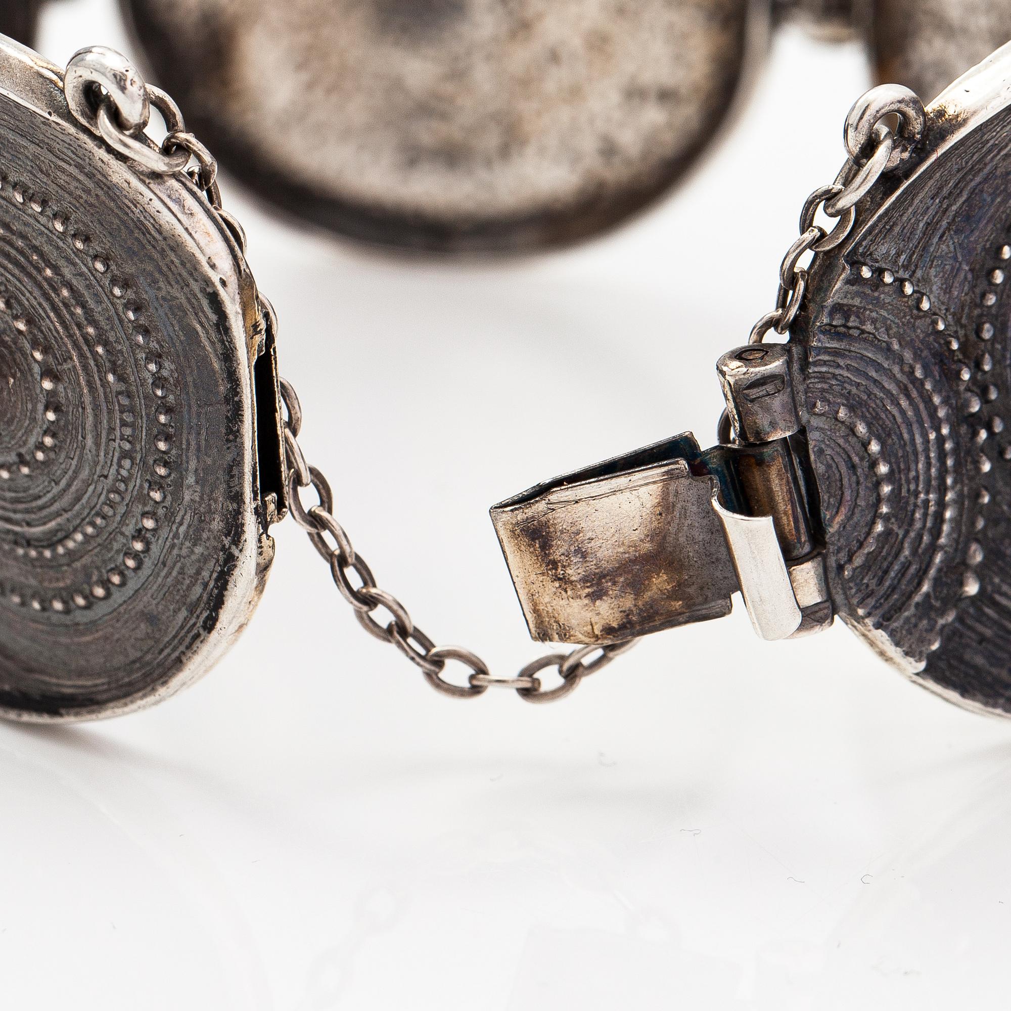 Jorma Laine, A silver bracelet "Chic". Turun Hopea, Turku 1975.