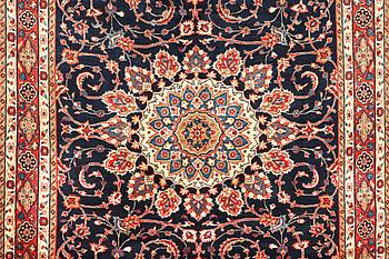 A Mahal carpet, a. 312 x 216 cm.