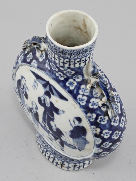 PILGRIMSKRUS, porslin, Kina, 1800-tal.