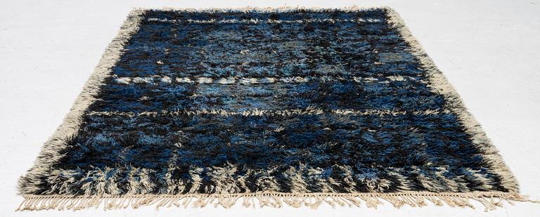 Viola Gråsten, rug, "Skogstjärn", approx. 240 x 155 cm.