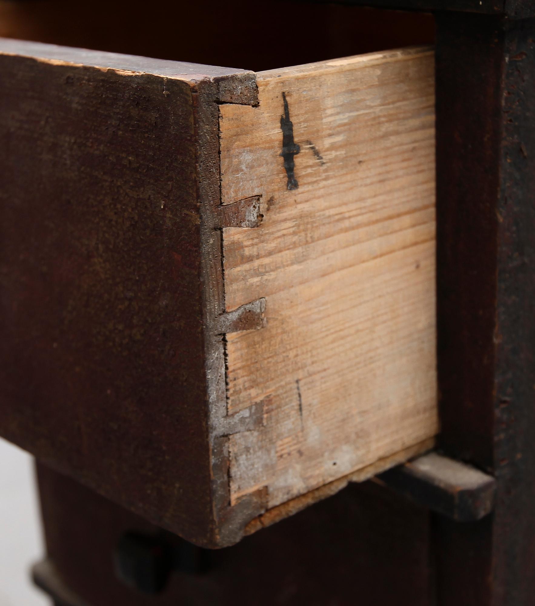 HÄNGSKÅP, allmoge, 1800-talets andra hälft.