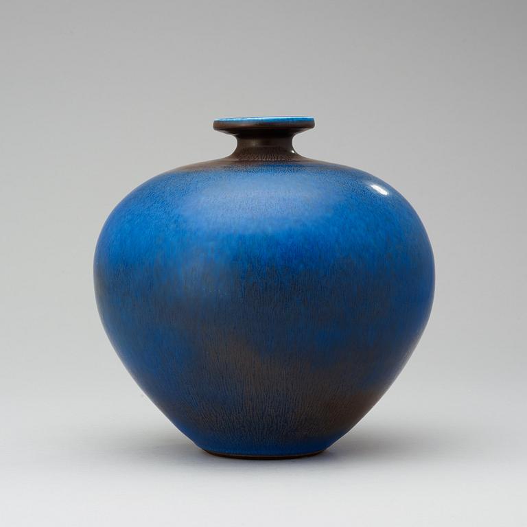 A Berndt Friberg stoneware vase, Gustavsberg Studio 1976.