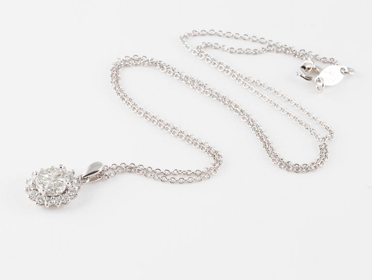 HÄNGE, 18K vitguld med fasett och briljantslipade diamanter ca 0.90 ct. Vikt 3,3 gram.
