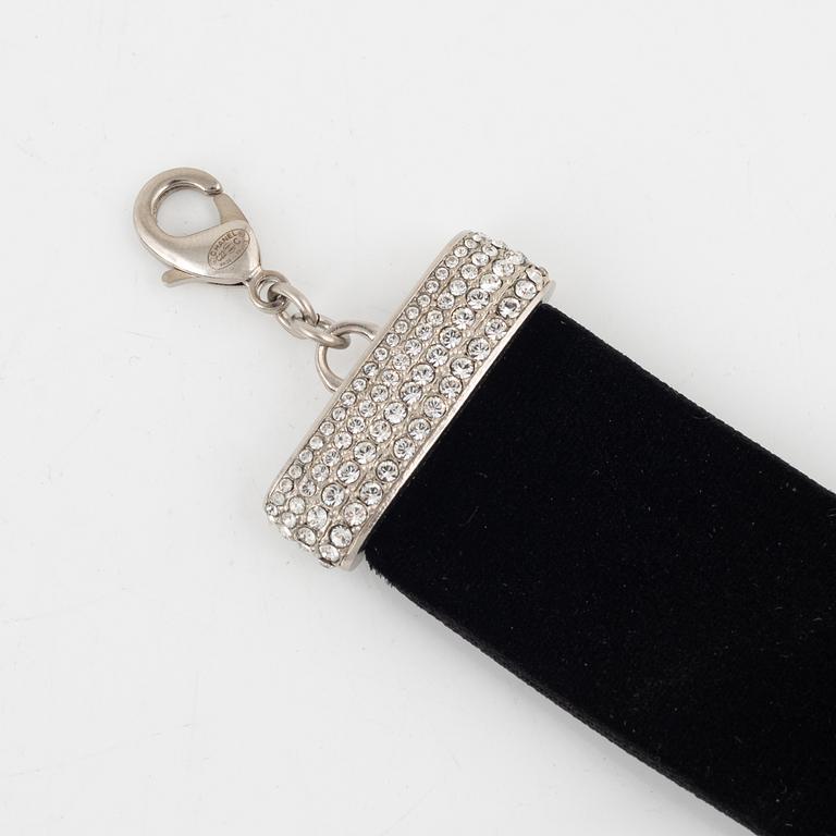 Chanel, A choker necklace, 2022.