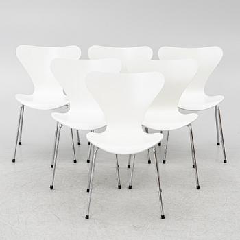 Arne Jacobsen, six 'Series 7' chairs, Fritz Hansen, Denmark, 2002.