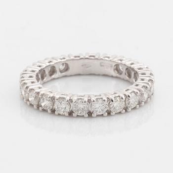 Alliansring med briljantslipade diamanter, med cert HRD.