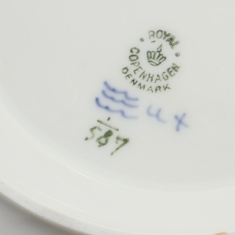 SERVISDELAR, 13 st, porslin, "Musselmalet", Royal Copenhagen, Danmark, 1900-tal.