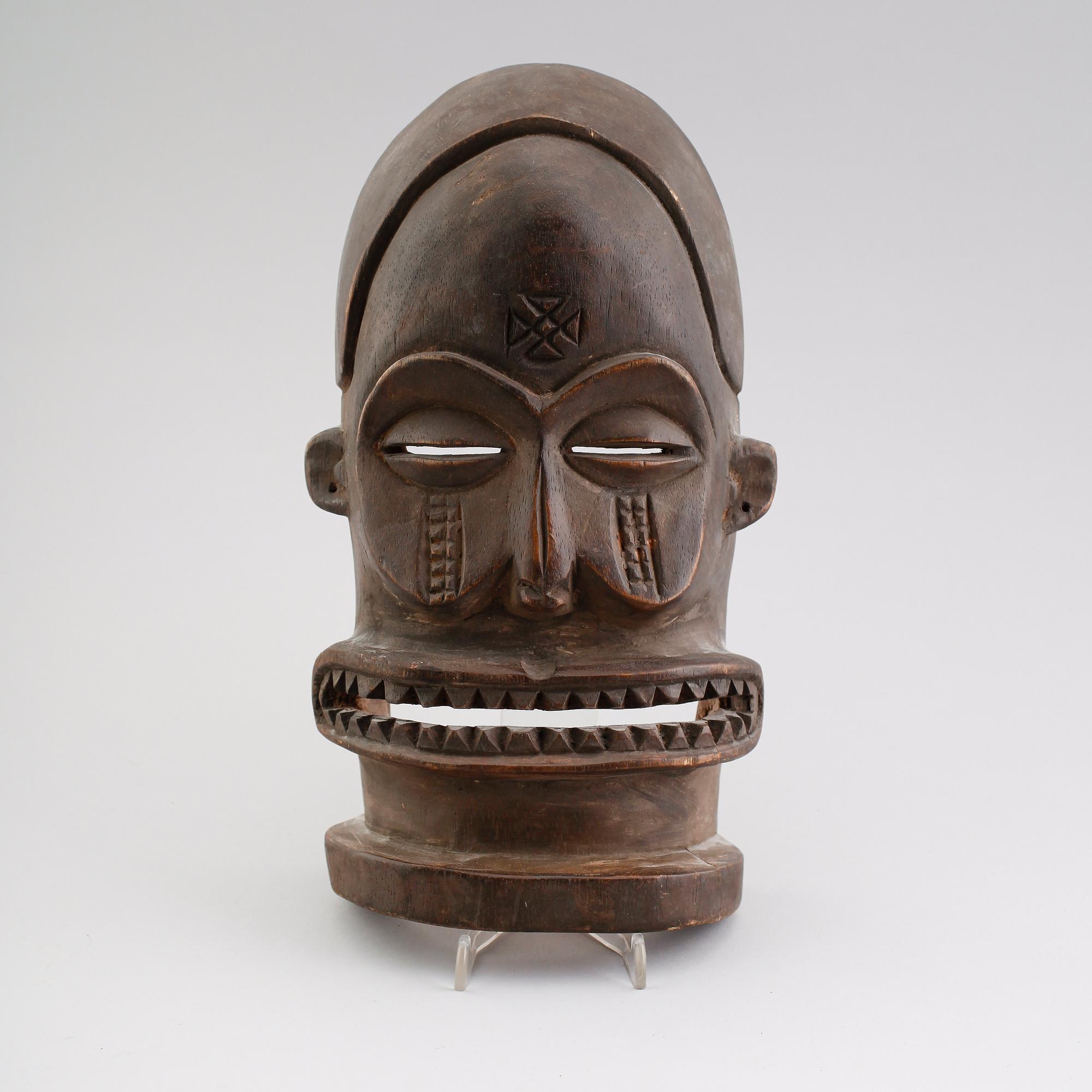 MASK, snidat trä, Tchowe, Kongo, Afrika.